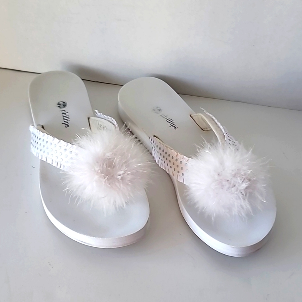 Lindsay Phillips White switch flop sandals SIZE M